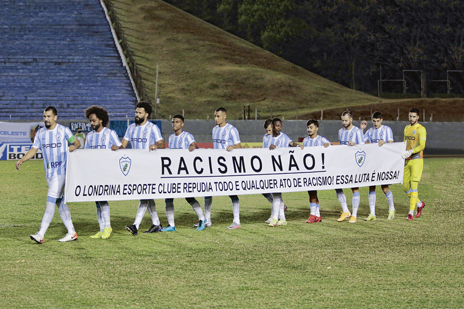CORAGEM - Londrina (PR): repúdio ao racismo em partida válida pela Série B -