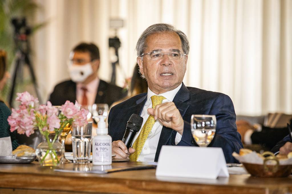 SOBRARAM PROBLEMAS - Paulo Guedes: projetos alvejados pelos discursos incendiários do presidente -