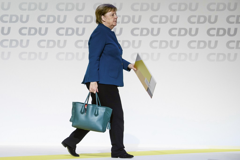APOSENTADORIA - A discreta Merkel: retirada voluntária do governo e do Parlamento, conforme anunciou em 2018 -