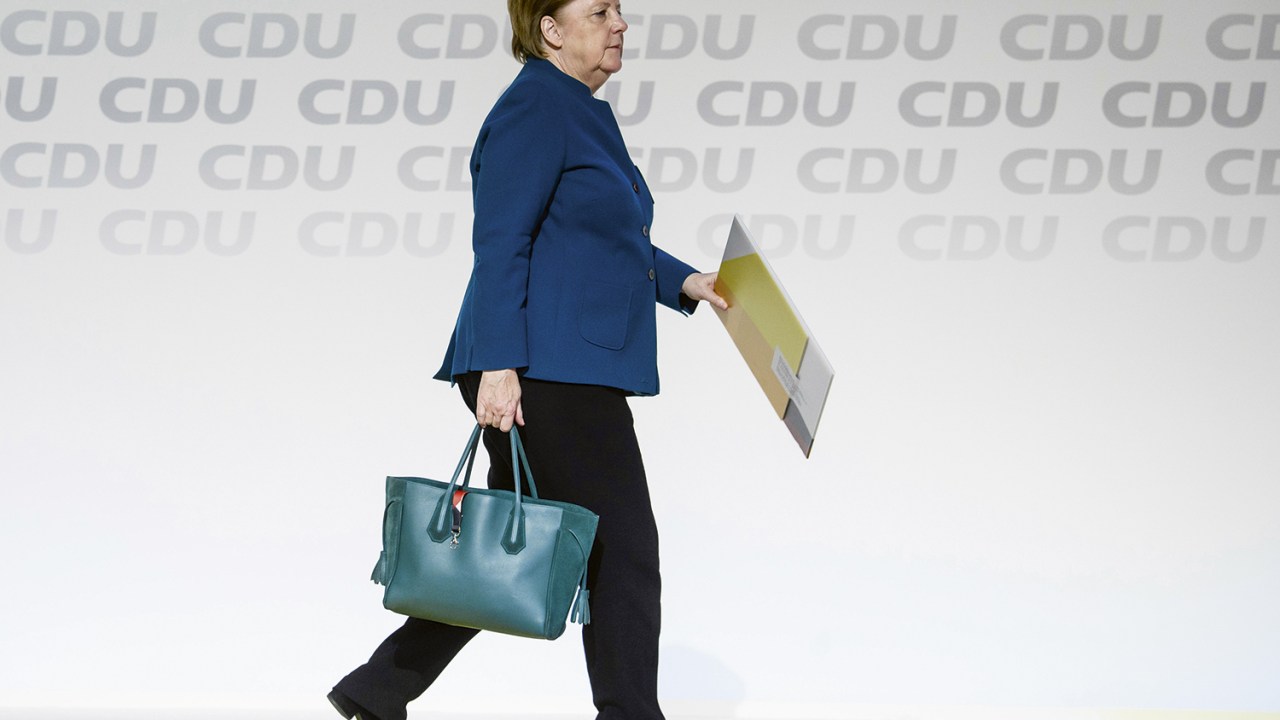 APOSENTADORIA - A discreta Merkel: retirada voluntária do governo e do Parlamento, conforme anunciou em 2018 -