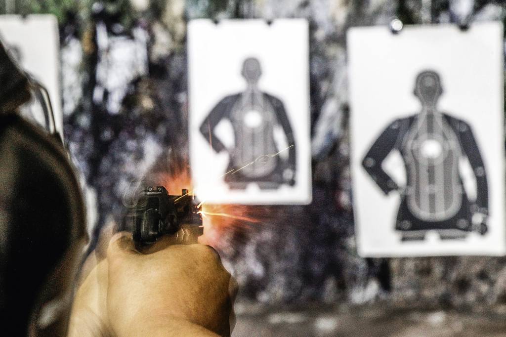 EM ALTA - Novos atiradores: o arsenal da população é quase o dobro do policial -