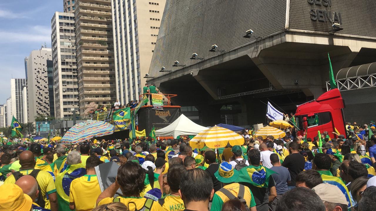 Manifestantes fazem ato em favor do presidente Jair Bolsonaro na Avenida Paulista