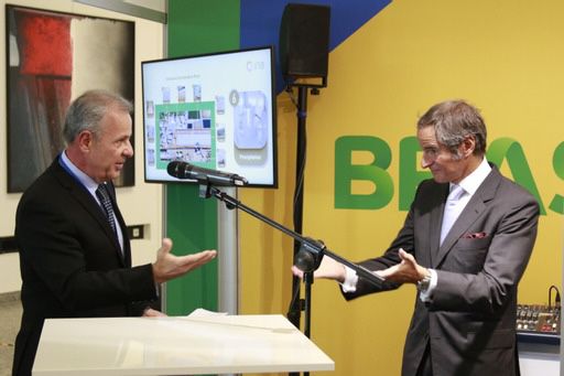O ministro Bento Albuiquerque (Minas e Energia) inaugura estande do Brasil em feira da Agência Internacional de Energia Atômica, em Viena