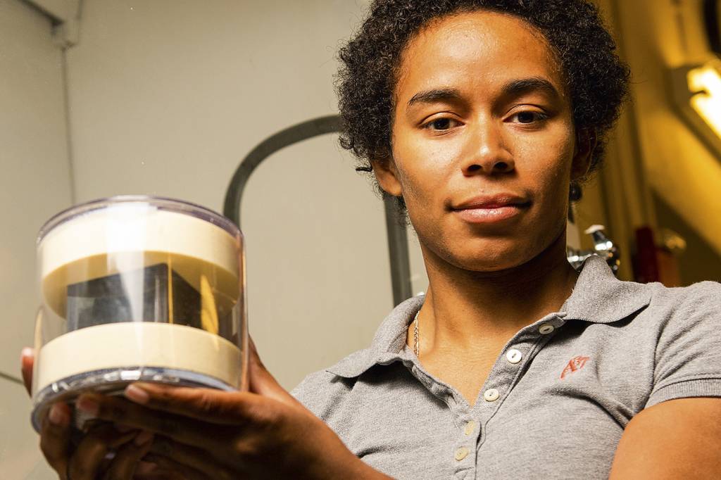 PESQUISA - A cientista Brittany Robertson e seu prêmio: a origem do urânio -