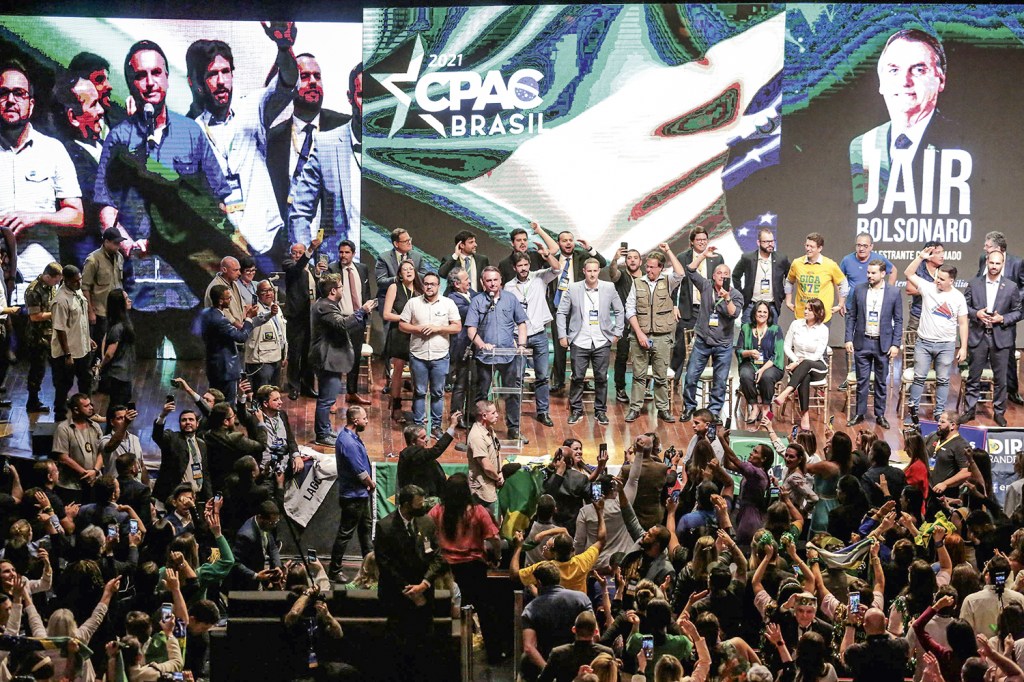 EM CASA - Bolsonaro, estrela na conferência dos conservadores: “Quem tomou hidroxi levanta a mão” -