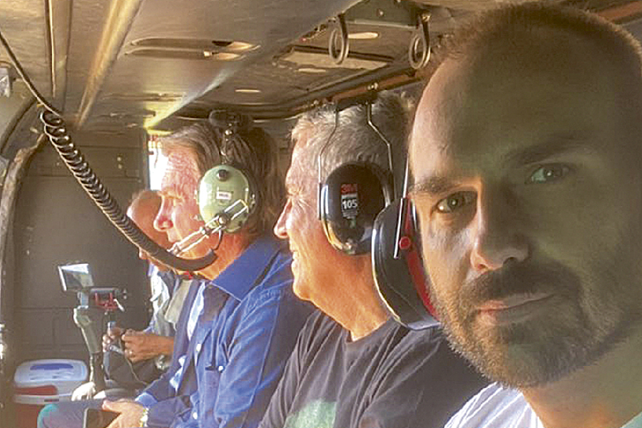ZERO TRÊS - Eduardo Bolsonaro, alvo de investigações no STF: forte influência no comportamento do pai -