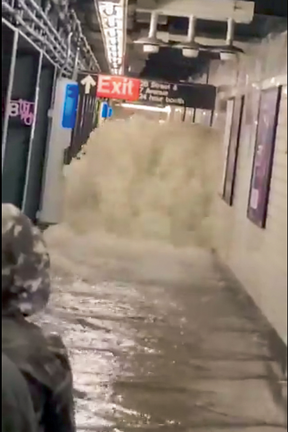 ENCHENTE-METRO-NY-EUA-VIDEO-2021-02.jpg A FÚRIA DAS ÁGUAS - Metrô de Nova York: colapso no sistema -