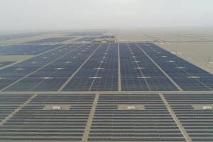 Fazenda de produção de energia solar em Dunhuang, na China: país é líder em investimentos no setor