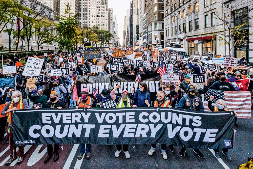 RESTRIÇÃO - Democratas em protesto após eleição nos EUA: o YouTube criou vetos a mentiras sobre resultados de eleições -