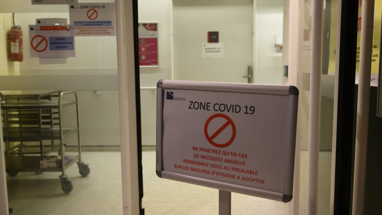 Área destinada a pacientes com Covid-19 em hospital de Paris, França. 08/02/2021