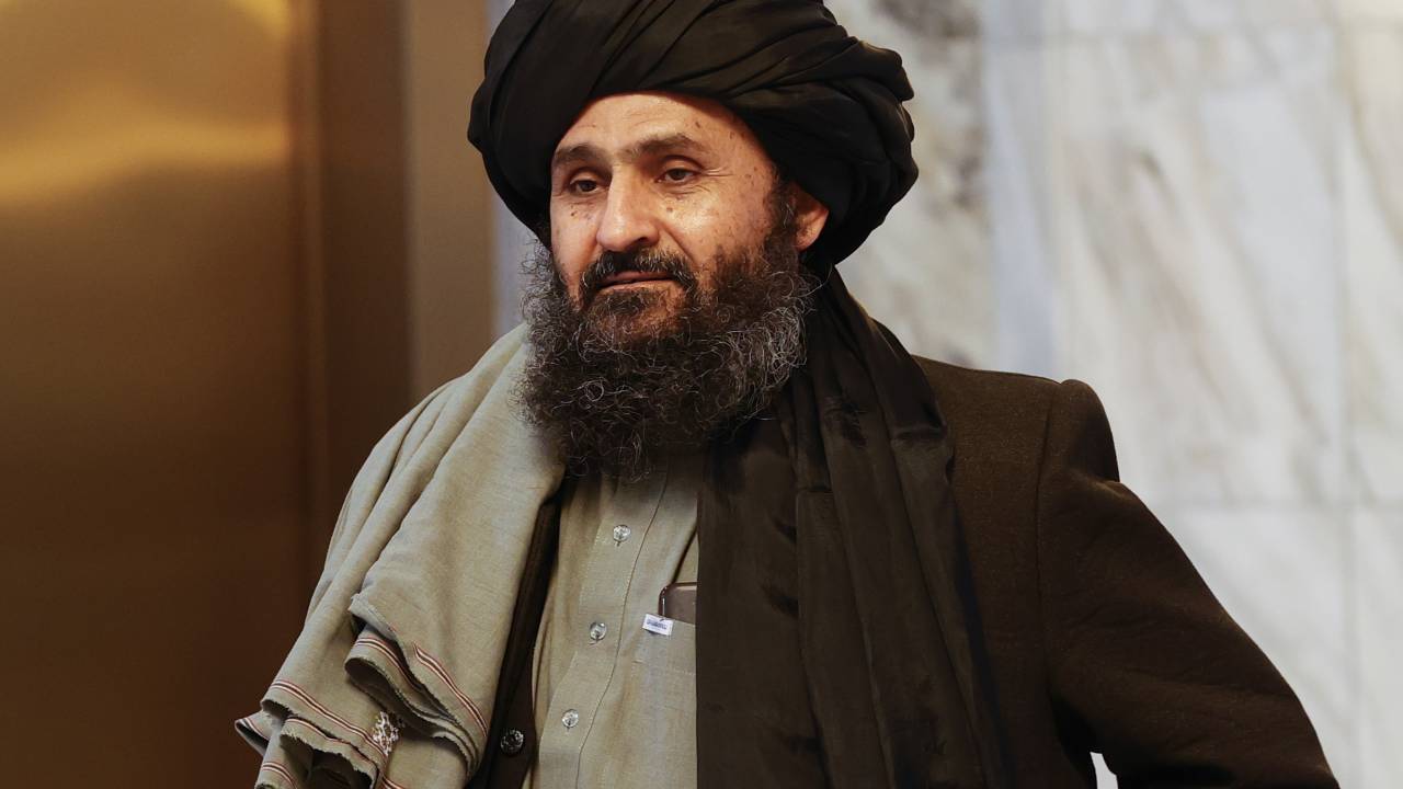 Abdul Ghani Baradar durante negociações realizadas em Moscou em março deste ano. 19/03/2021
