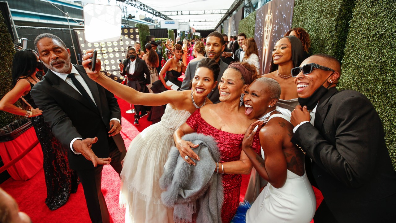 Los Angeles, CA - September 19: Junree Smollett(L) and Cynthia Erivo(2nd R) take a photo on the red carpet at the 73rd Primetime Emmy Awards at L.A. Live on Sunday, Sept. 19, 2021 in Los Angeles, CA. (Al Seib / Los Angeles Times via Getty Images)