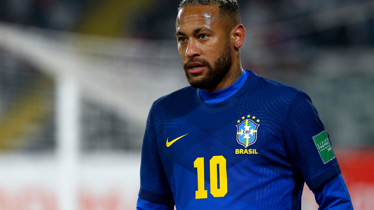 Neymar foi questionado pela forma física diante dos chilenos -