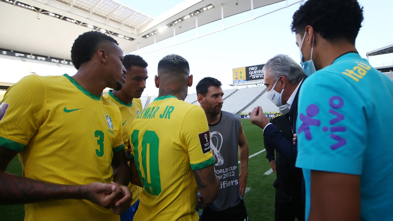 Brasil e Argentina protagonizaram enorme confusão neste domingo, 5 -