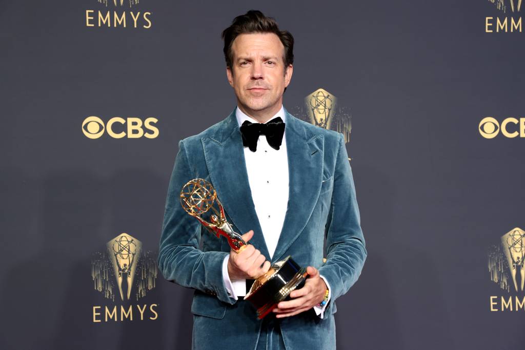 73rd Primetime Emmy Awards – Press Room LOS ANGELES, CALIFORNIA - SEPTEMBER 19: Jason Sudeikis, winner of Outstanding Lead Actor in a Comedy Series for 'Ted Lasso', poses in the press room during the 73rd Primetime Emmy Awards at L.A. LIVE on September 19, 2021 in Los Angeles, California. (Photo by Rich Fury/Getty Images)