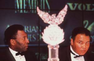 Pelé e o ex-pugilista Muhammad Ali -