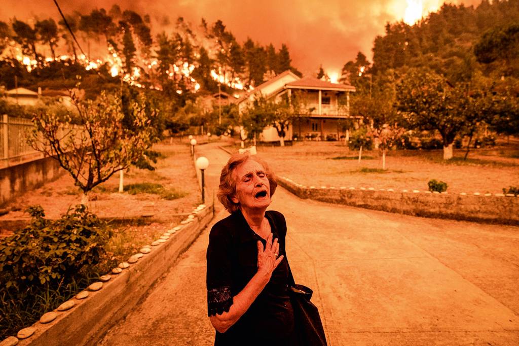 INCÊNDIOS EM SÉRIE - Grécia: o rastro de destruição produz tragédias humanas e prejuízos na casa dos trilhões -