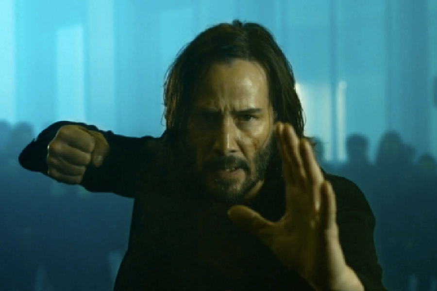 Keanu Reeves como Neo em cena inédita de 'Matrix Resurrections'.