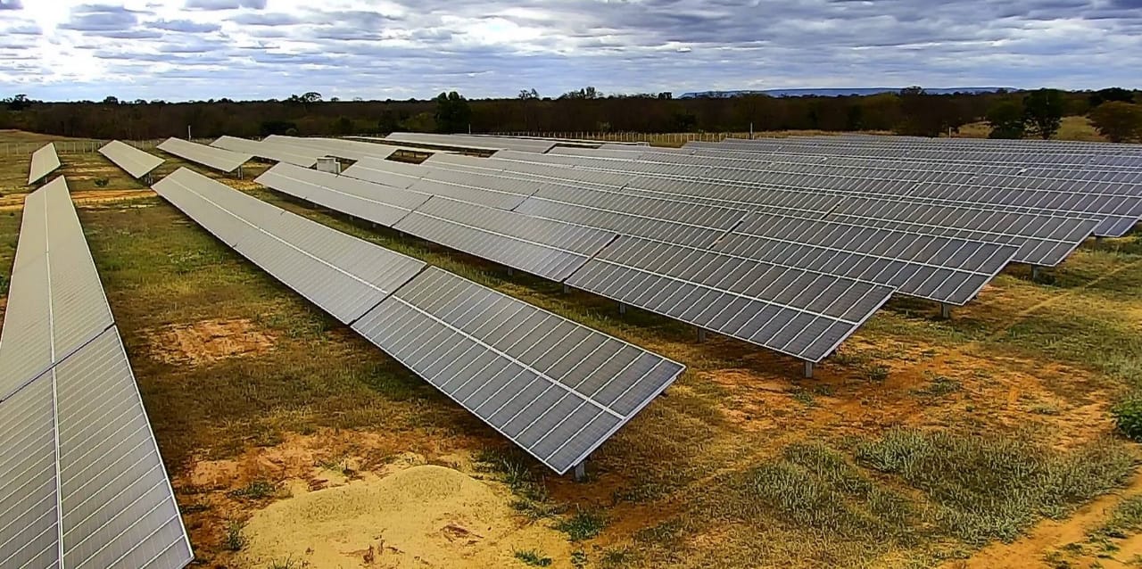 A empresa de telefonia Oi está usando usinas solares para abastecer sua operação