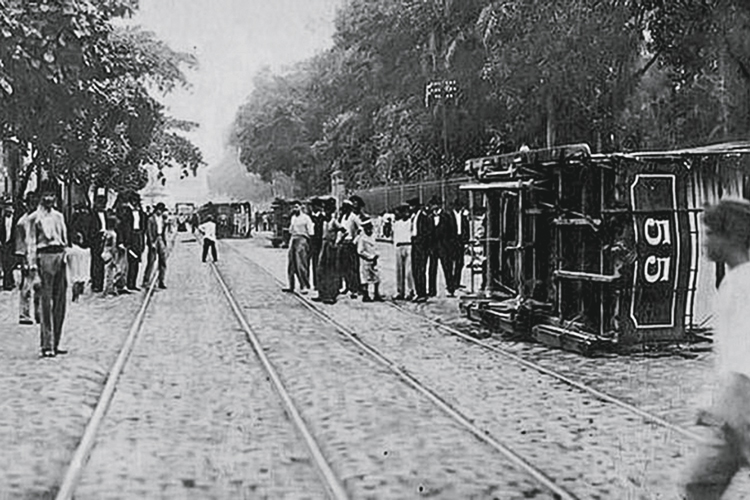 REVOLTA-DA-VACINA-revista_da_semana_de_27_de_novembro_de_1904_acervo_biblioteca_nacional.jpg LEVANTE - Revolta da Vacina, em 1904: em meio a um surto de varíola, a população se rebelou contra a vacinação -