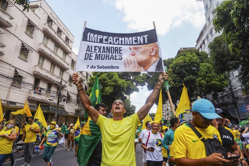 PERSEGUIDO - Cartazes do ministro Alexandre de Moraes: o alvo principal dos ataques do presidente e dos manifestantes -