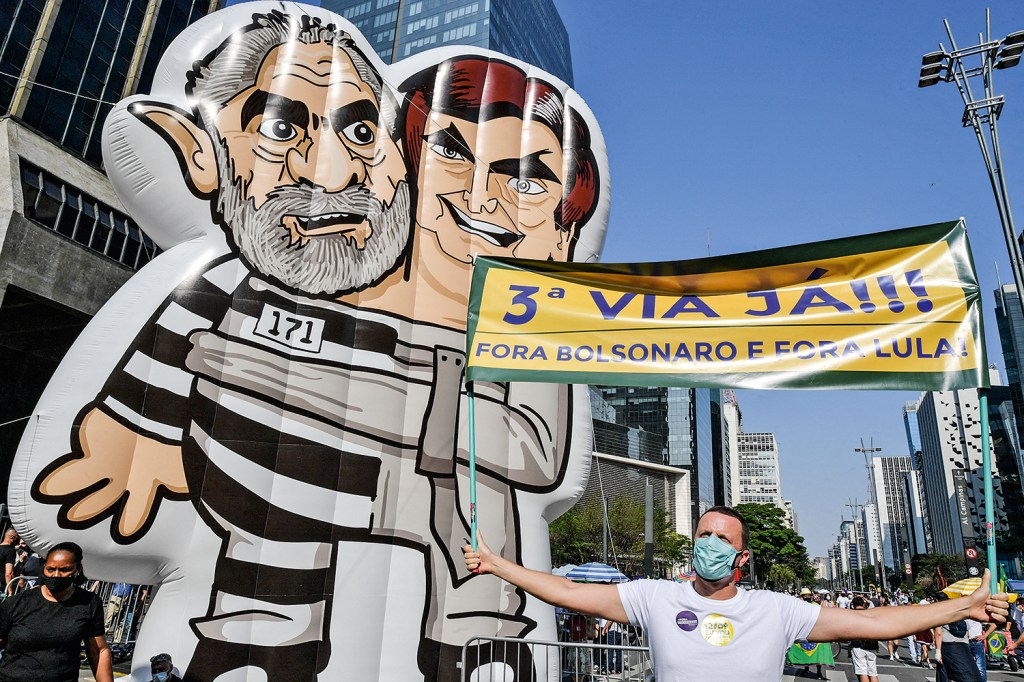 QUEM? - Manifestação em São Paulo: 25% dos eleitores não querem nem Lula nem Bolsonaro, mas alternativas não empolgam -