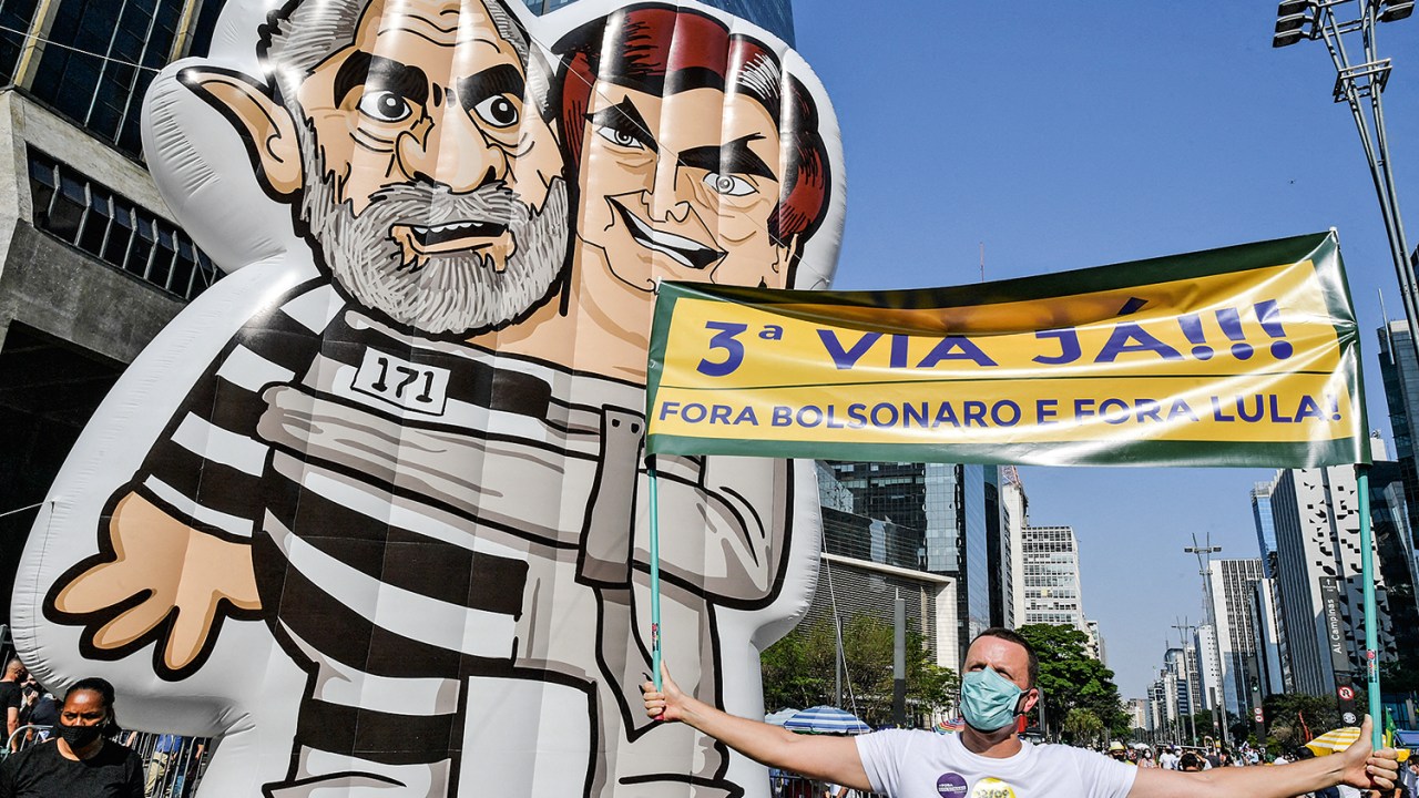 QUEM? - Manifestação em São Paulo: 25% dos eleitores não querem nem Lula nem Bolsonaro, mas alternativas não empolgam -