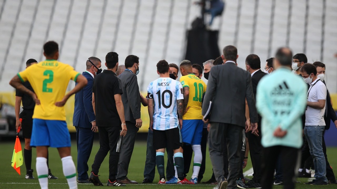 Partida entre Brasil e Argentina foi suspensa, em Itaquera