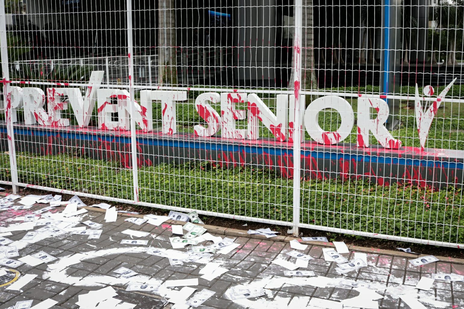 Protesto na sede da Prevent Senior, em SP