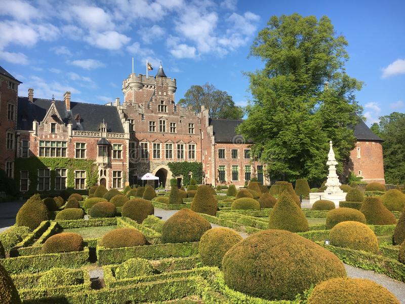 O Castelo de Gaasbeek está localizado na municipalidade de Lennik, perto de Bruxelas, na província de Brabante Flamengo, Bélgica