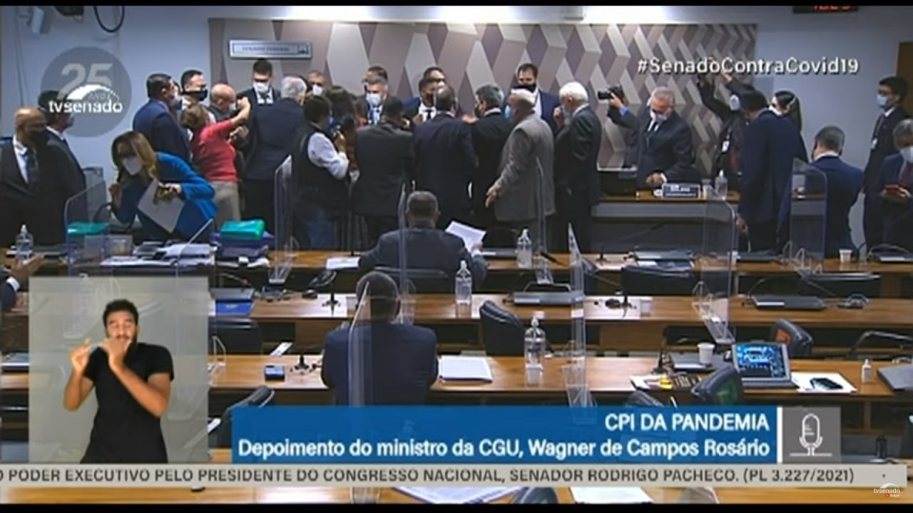 Confusão na CPI da Pandemia durante o depoimento do ministro da CGU, Wagner Rosário