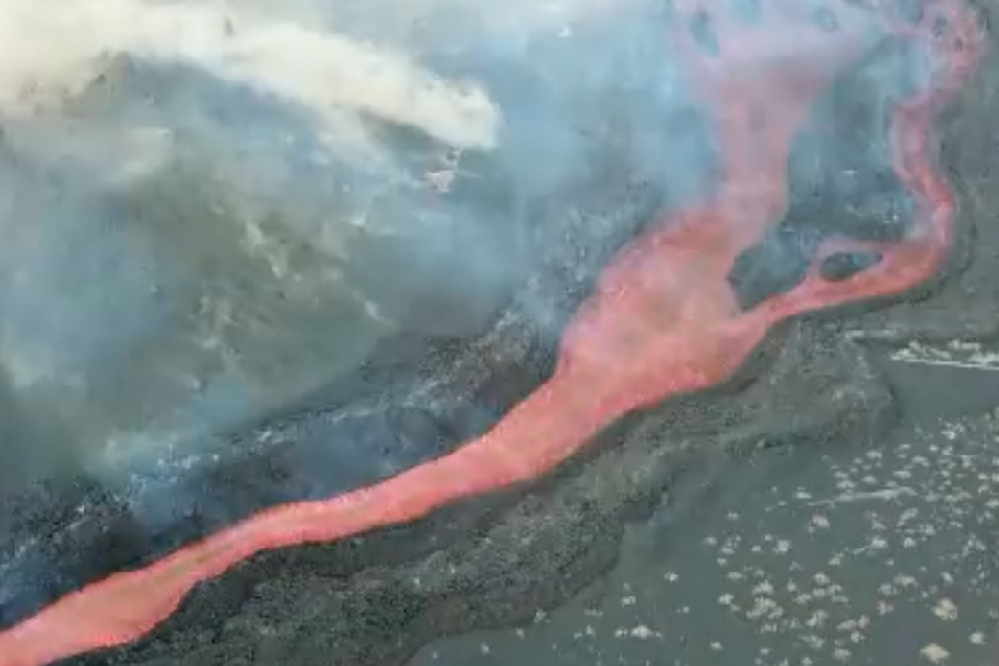 Rio de lava do vulcão Cumbre Vieja