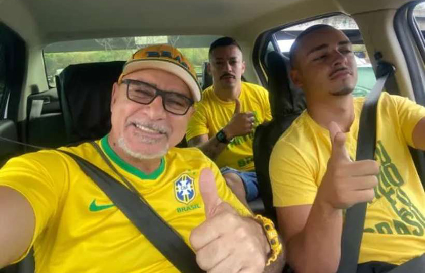 Fabrício Queiroz em manifestação pró-Bolsonaro no Rio