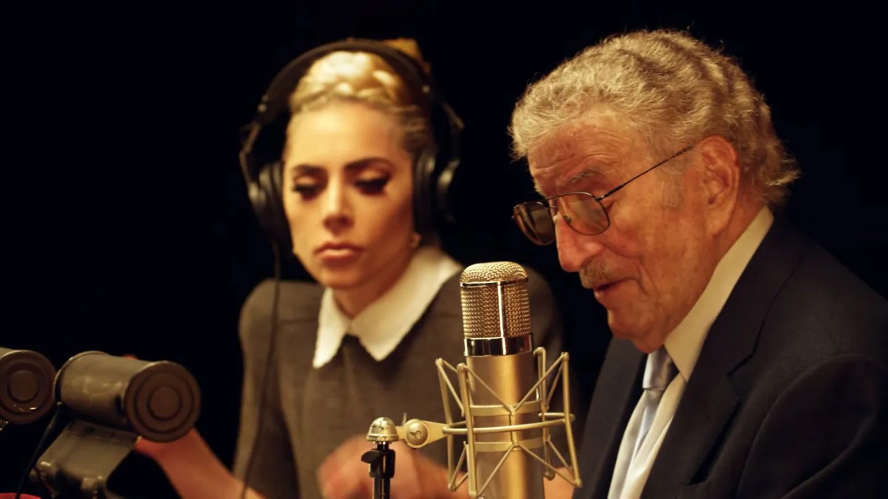 O cantor Tony Bennett faz dueto com Lady Gaga