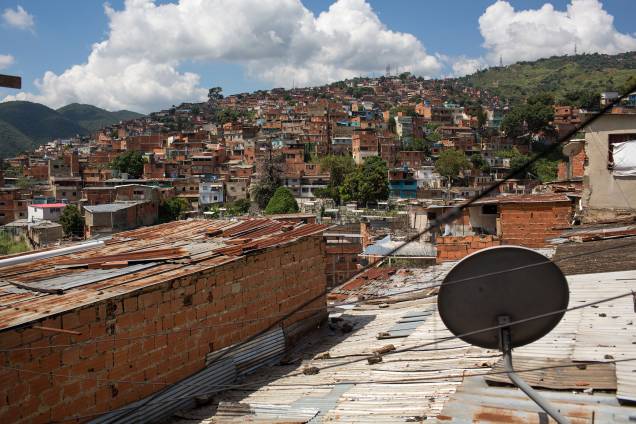 Vista geral da favela de Antimano, em Caracas -
