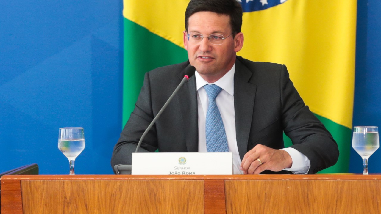 O Ministro da Cidadania, João Roma, fala à imprensa no Palácio do Planalto, sobre as estratégias e rumos para o Auxílio Brasil -