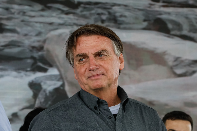 Bolsonaro gasta mais e aumenta sigilo nos pagamentos com cartão do governo