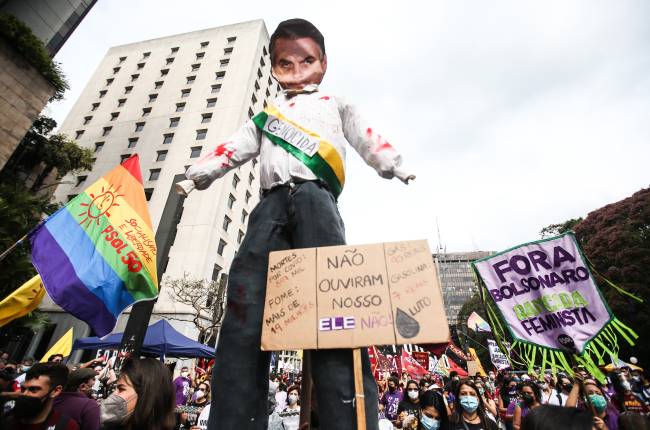 Mensagens de “Bolsonaro genocida” foram vistos nos protestos em todo o país Mensagens como