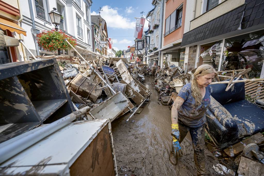 GettyImages-1329350141.jpg DEVASTAÇÃO - Cidade em escombros depois de uma enchente na Alemanha em julho: catástrofes inéditas na Europa -