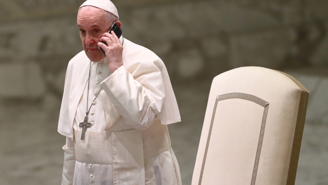 Papa Francisco fala ao telefone - 11/08/2021