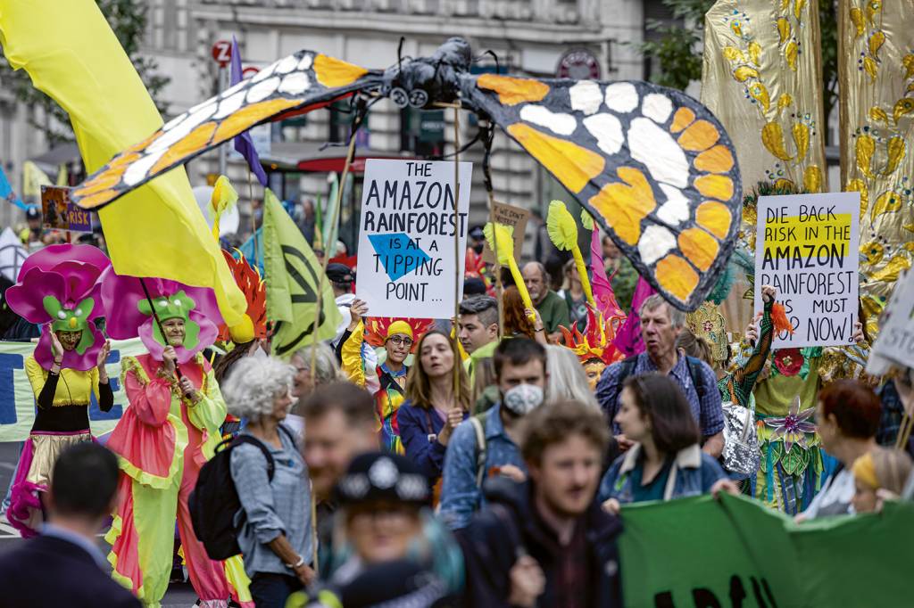 PROTESTOS - Ativistas em Londres: cobranças por menos discursos e mais ações efetivas dos governos -