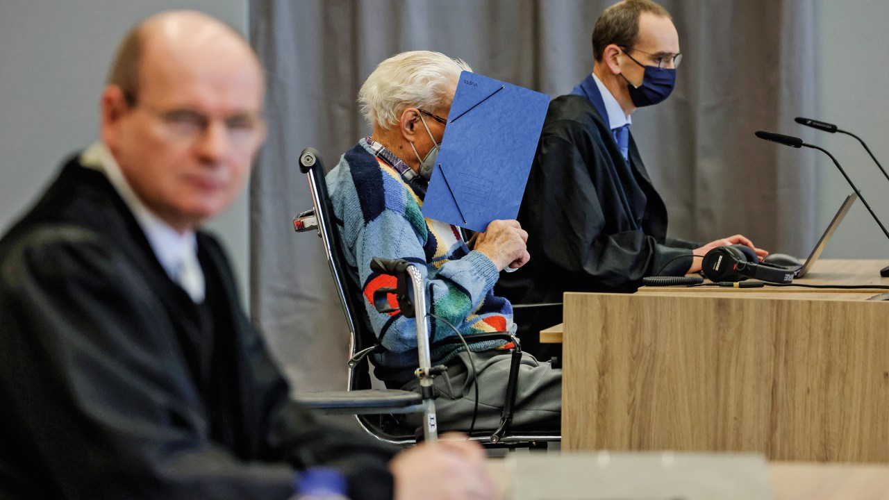 FIM DA LINHA - Schuetz no tribunal: punição e memória dos crimes cometidos pelo nazismo -