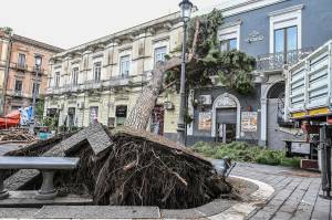 Catania, na Itália, contabiliza prejuízos após chuva recorde
