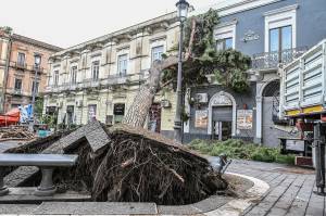 Catania, na Itália, contabiliza prejuízos após chuva recorde Catania, na Itália, contabiliza prejuízos após chuva recorde