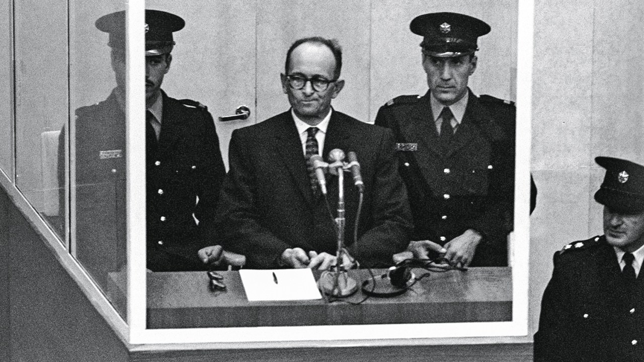 ATROCIDADES - Eichmann: imagem da “banalidade do mal” definida por Arendt -