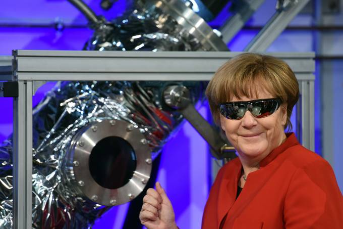 Merkel Visits ESA Astronauts Training Center