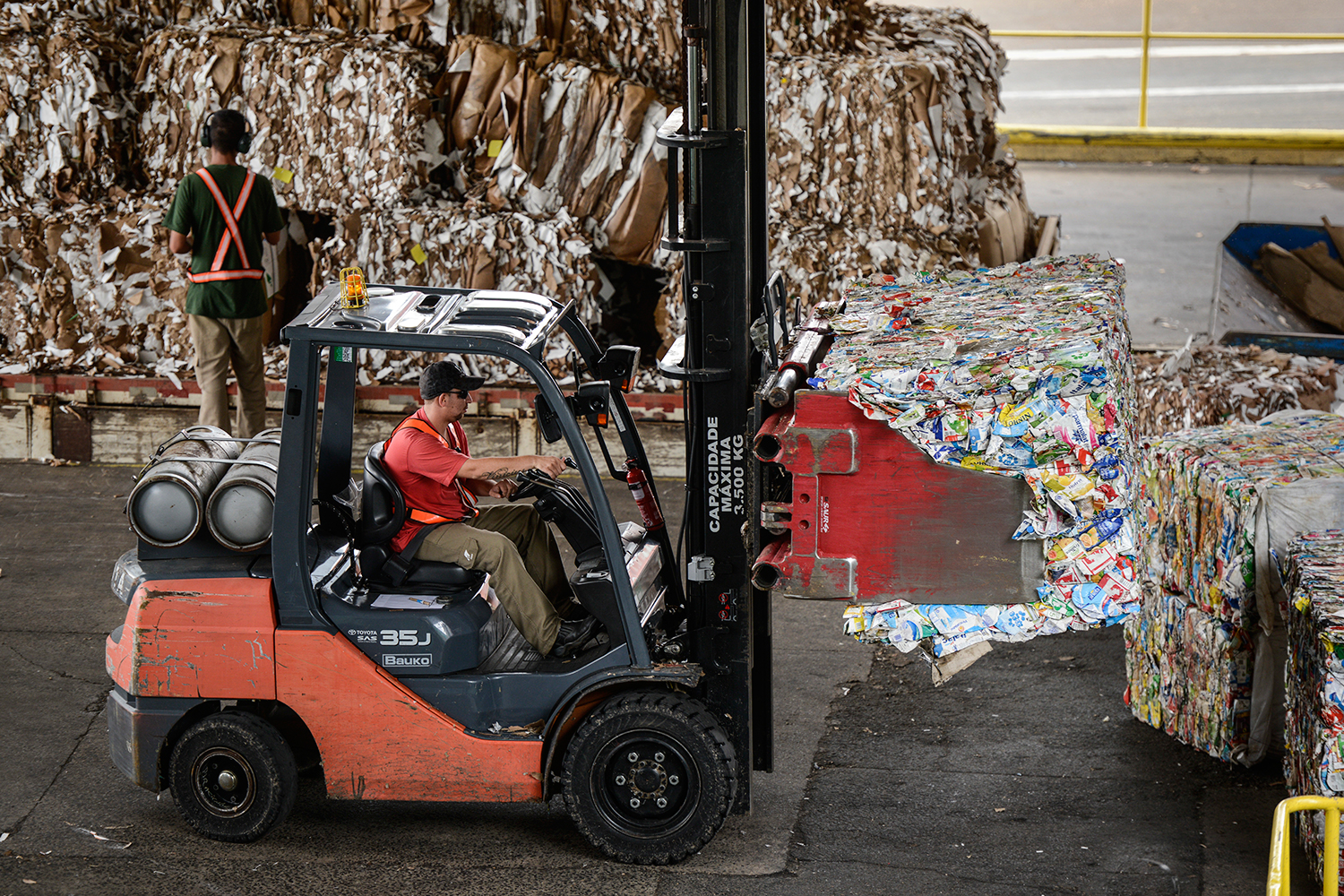 BUSCA DE EFICIÊNCIA - Reciclagem de papel: aproveitamento de insumos e redução do custo operacional -