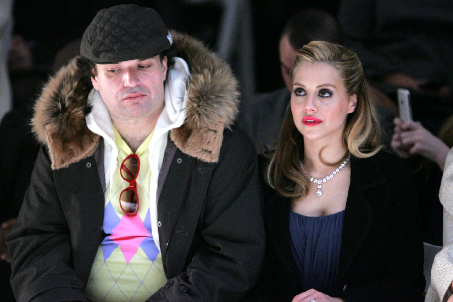 Brittany Murphy e seu marido, Simon Monjack, durante o 'Monique Lhuillier Fall 2008 Fashion Show', em Nova York.