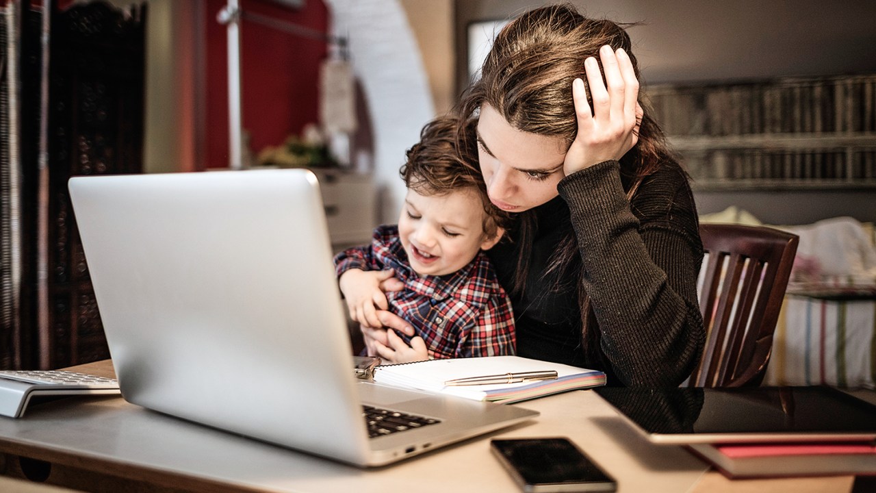 MULTITAREFA - Trabalho em casa: aumento das demandas, que passaram a incluir as aulas on-line dos filhos -