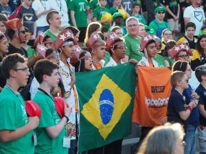 Estudantes vestidos de cangaceiros na FIRST LEGO League